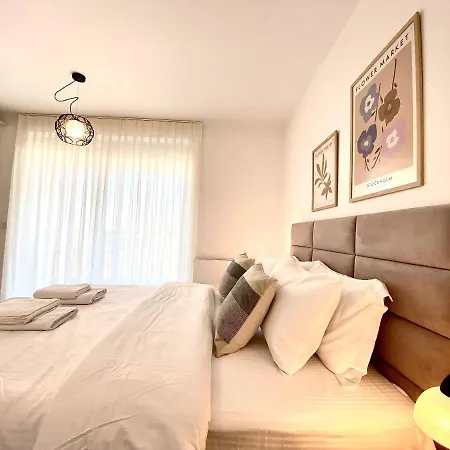 Апартаменты Uptown *